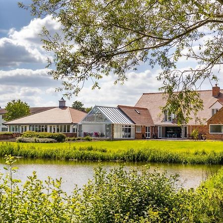 Kingfisher Hotel, Golf And Country Club Милтон-Кейнс Экстерьер фото