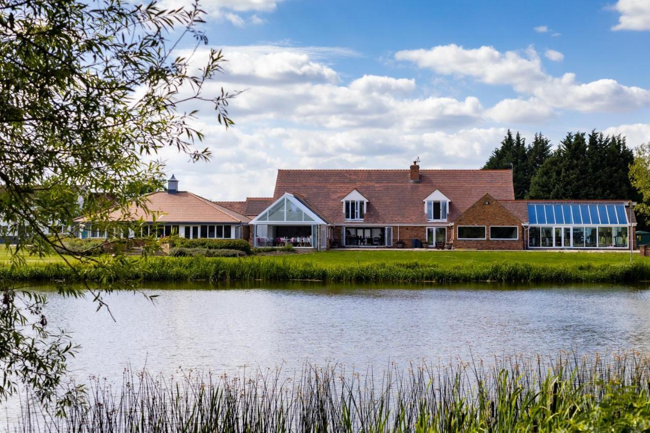 Kingfisher Hotel, Golf And Country Club Милтон-Кейнс Экстерьер фото