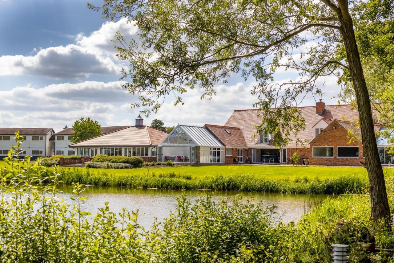 Kingfisher Hotel, Golf And Country Club Милтон-Кейнс Экстерьер фото