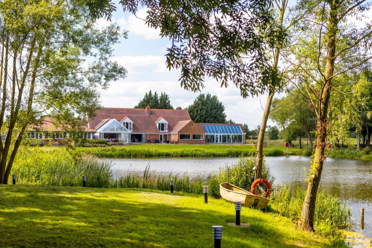 Kingfisher Hotel, Golf And Country Club Милтон-Кейнс Экстерьер фото